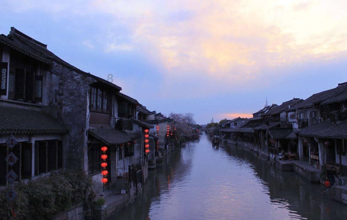 笑脸球的冒险之旅
